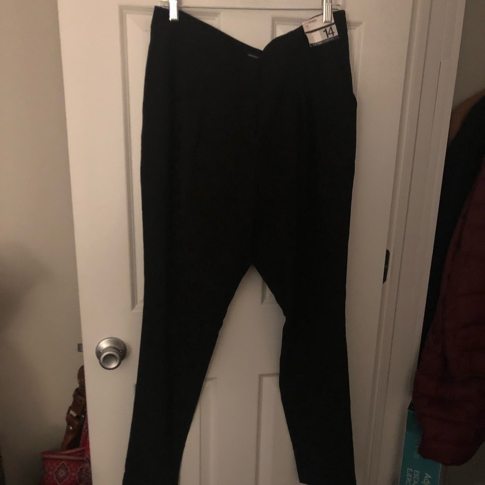 NWT slim leg, pleated black cigarette pant